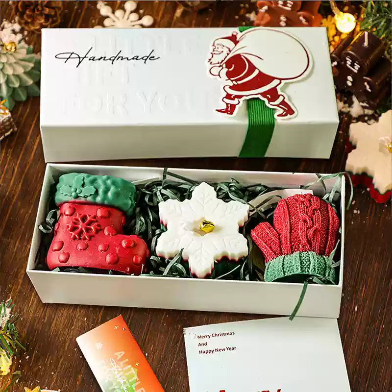 Christmas Themed Scented Candle Gift Box – 3-Pack with Wooden Candle Holder